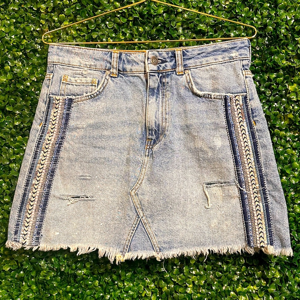 NWOT Free People Denim Skirt with embellishments Women’s Size 4